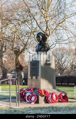 Bronzebürste von Violette Szabo zum Gedenken an den Sondereinsatzleiter (SOE), einschließlich der Helden von Telemark und des französischen Marquis. 2009 Stockfoto