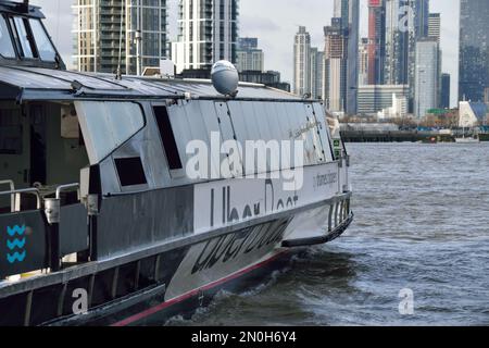 Uber Boat by Thames Clipper River Bus Service Schiff Cyclone Clipper betreibt den RB1 River Bus Service auf der Themse in London Stockfoto