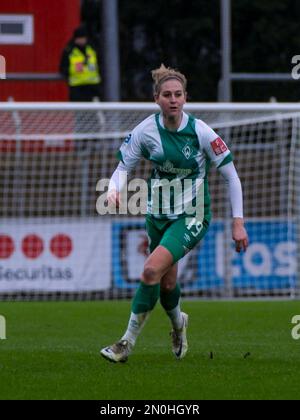 Leverkusen, Deutschland. 05. Februar 2023. Leverkusen, Deutschland, Februar 5. 2023 Saskia Matheis (19 Bremen) während des Frauen Bundesliga Spiels zwischen Bayer 04 Leverkusen und SV Werder Bremen im Ulrich Haberland Stadion in Leverkusen, Deutschland (Tatjana Herzberg/SPP) Kredit: SPP Sport Press Photo. Alamy Live News Stockfoto