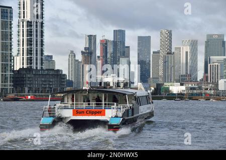 Uber Boat by Thames Clipper River Bus Service Schiff Sun Clipper betreibt den RB1 River Bus Service auf der Themse in London Stockfoto