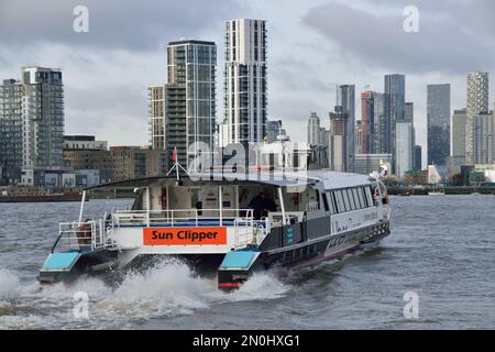 Uber Boat by Thames Clipper River Bus Service Schiff Sun Clipper betreibt den RB1 River Bus Service auf der Themse in London Stockfoto