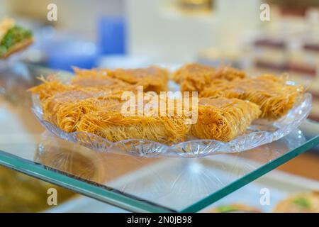 Traditionelle Türkische Desserts. Nachspeisenbuffet auf dem Markt. Essen Stockfoto