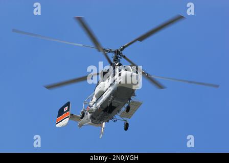 Präfektur Chiba, Japan - 31. August 2008: Akagi Helicopter Kamov Ka-32A11BC (JA6955) Transporthubschrauber. Stockfoto