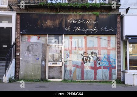 Vernachlässigte Geschäfte auf der Northdown Road in Margate Cliftonville, die hoffentlich bald verbessert werden, in North Kent, Großbritannien Stockfoto