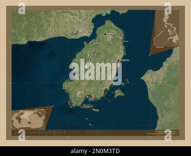 Guimaras, Provinz der Philippinen. Satellitenkarte mit niedriger Auflösung. Standorte und Namen der wichtigsten Städte der Region. Eckkarten für zusätzliche Standorte Stockfoto