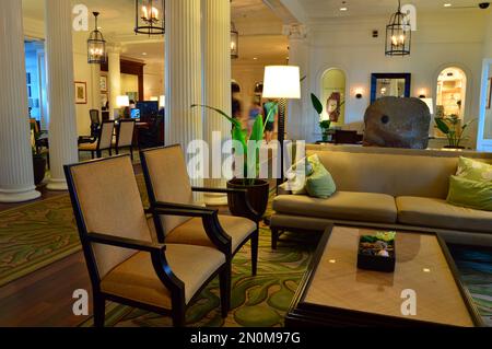 Die Lobby des historischen Moana Surfrider Hotel am Waikiki Beach gibt einen Einblick in ein klassisches, luxuriöses Gasthaus auf Hawaii Stockfoto