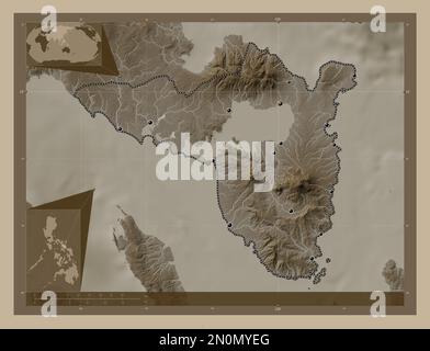 Sorsogon, Provinz der Philippinen. Höhenplan in Sepia-Tönen mit Seen und Flüssen. Standorte der wichtigsten Städte der Region. Ecken-Hilfsaggregat Stockfoto