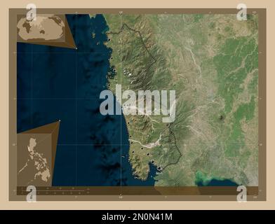 Zambales, Provinz der Philippinen. Satellitenkarte mit niedriger Auflösung. Standorte der wichtigsten Städte der Region. Eckkarten für zusätzliche Standorte Stockfoto