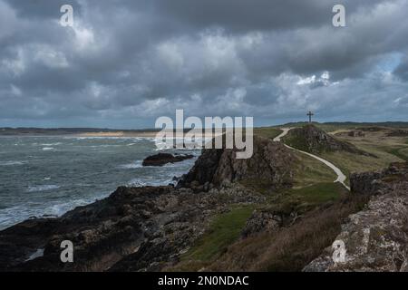 Dramatische Küste am Ynys Llanddwyn Stockfoto