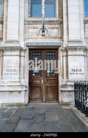 Postdienst La Poste im Paris Hotel de Ville am Place de l'Hôtel-de-Ville - Esplanade de la Libération im 4. Arrondissement. Stockfoto