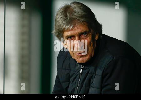 Real Betis Cheftrainer Manuel Pellegrini während des Spiels La Liga, Date 20, zwischen Real Betis und RC Celta spielte am 04. Februar 2023 im Benito Villamarin Stadion in Sevilla, Spanien. (Foto: Antonio Pozo / PRESSIN) Stockfoto