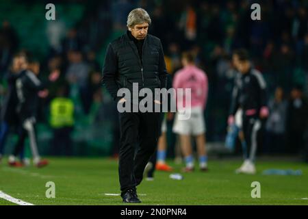 Real Betis Cheftrainer Manuel Pellegrini während des Spiels La Liga, Date 20, zwischen Real Betis und RC Celta spielte am 04. Februar 2023 im Benito Villamarin Stadion in Sevilla, Spanien. (Foto: Antonio Pozo / PRESSIN) Stockfoto