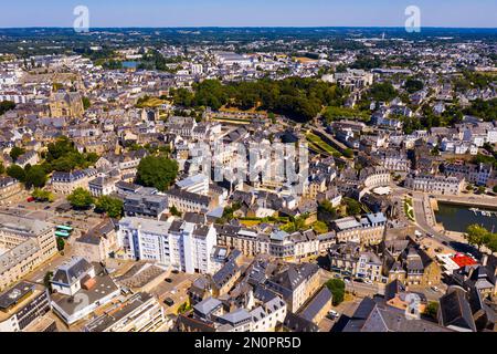 Luftaufnahme der alten bretonischen Stadt Vannes im Sommer, Frankreich Stockfoto