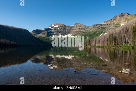 Cameron Lake im Waterton National Park, Alberta, Kanada im Sommer. Stockfoto