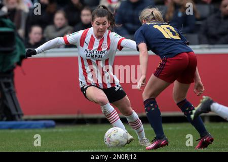 EINDHOVEN - (l-r), Lisa Pechersky von PSV V1, Nadine Noordam von Ajax Women während des niederländischen Eredivisie Women's Match zwischen PSV und Ajax am PSV Campus De Herdgang am 5. Februar 2023 in Eindhoven, Niederlande. AP | niederländische Höhe | Jeroen Putmans Stockfoto