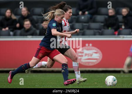 EINDHOVEN - (l-r), Nadine Noordam von Ajax Women, Lisa Pechersky von PSV V1 während des niederländischen Eredivisie Women's Match zwischen PSV und Ajax am PSV Campus De Herdgang am 5. Februar 2023 in Eindhoven, Niederlande. AP | niederländische Höhe | Jeroen Putmans Stockfoto