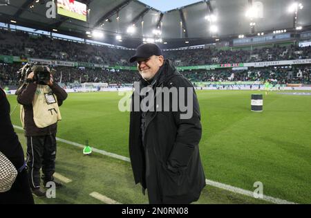 Wolfsburg, Deutschland. 05. Februar 2023. firo: 05.02.2023, Fußball, 1. Liga, 1. Bundesliga, Staffel 2022/2023, VfL Wolfsburg - FCB FC Bayern München München München München München München 2:4 VfL ehemaliger Geschäftsführer, Sportdirektor, Jorg Schmadtke, Abschied, angenommen, Abschied, Geste, Geste Kredit: dpa/Alamy Live News Stockfoto