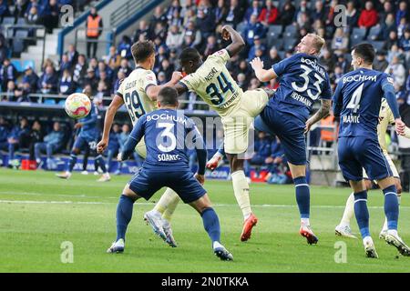 #34 Stanley Nsoki/TSG 1899 Hoffenheim, #39 Tom Bischof/TSG 1899 Hoffenheim, #3 Danilo Soares/VfL Bochum, #33 Philipp Hofmann/VfL BochumVfL Bochum vs TSG 1899 Hoffenheim, 1.BL, 04.02.2023 Vonovia Ruhrstadion Bochum, DFB-VORSCHRIFTEN ODER BILDSEQUENZEN VERBIETEN DIE VERWENDUNG VON FOTOGRAFIEN ODER BILDSEQUENZEN. Honorarpflichtiges Foto, gebührenpflichtiges Bild, Copyright © ATP STIEFEL Udo BOCHUM, Deutschland - 04. Februar 2023: Nr. 34 Stanley Nsoki, Nr. 39 Tom Bischof, Nr. 3 Danilo Soares, Nr. 33 Philipp Hofmann, Bundesliga Fußballspiel zwischen VfL Bochum 1848 und TSG Hoffenheim im Ruhrswtadion Bochum ON Stockfoto