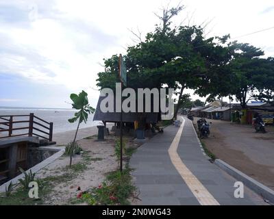 Garut, Indonesien - Dezember 12,2022: Strassen am Strand, Touristenattraktionen sagen "Angheulang Garut" Stockfoto