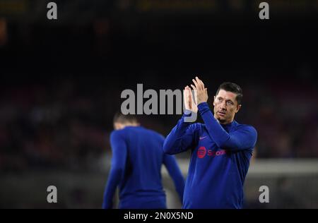 Barcelona, Spanien. 05. Februar 2023. FC BARCELONA gegen SEVILLA FC Februar 5,2023 Robert Lewandowski (9) des FC Barcelona wärmt sich auf, bevor das Spiel zwischen dem FC Barcelona und dem FC Sevilla dem 20. Tag La Liga Santander im Spotify Camp Nou in Barcelona, Spanien entspricht. Kredit: Rosdemora/Alamy Live News Stockfoto