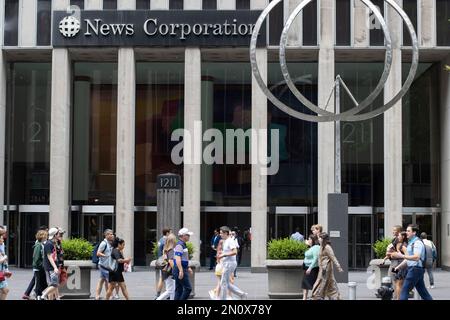 Vorderansicht des Hauptsitzes der News Corporation, eines amerikanischen Massenmedien- und Verlagsunternehmens, in New York City, am Mittwoch, den 6. Juli 2022. Stockfoto