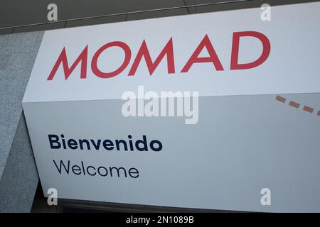 Madrid, Madrid, Spanien. 5. Februar 2023. Das Banner der Veranstaltung. Der MOMAD ist nach Madrid zurückgekehrt, die Fotos wurden vom Laufsteg des Sonntags gemacht. (Kreditbild: © Jorge Gonzalez/Pacific Press via ZUMA Press Wire) NUR REDAKTIONELLE VERWENDUNG! Nicht für den kommerziellen GEBRAUCH! Stockfoto