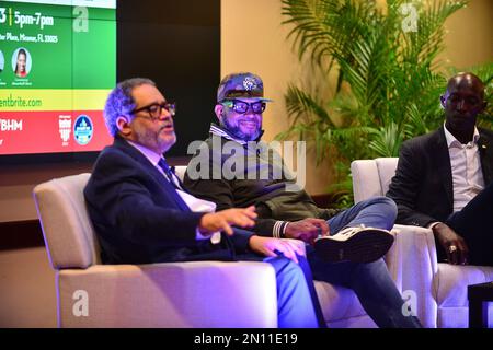 Michael Eric Dyson, Luther Campbell und der Bürgermeister der Stadt Miramar Wayne Messam veranstalteten den Black History Month Fireside Chat im Miramar Cultural Center in Miramar, Florida. 04 Feb. 2023 Guthaben: mpi10/MediaPunch Stockfoto