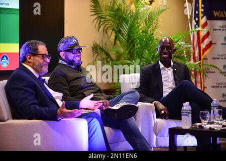 Michael Eric Dyson, Luther Campbell und der Bürgermeister der Stadt Miramar Wayne Messam veranstalteten den Black History Month Fireside Chat im Miramar Cultural Center in Miramar, Florida. 04 Feb. 2023 Guthaben: mpi10/MediaPunch Stockfoto