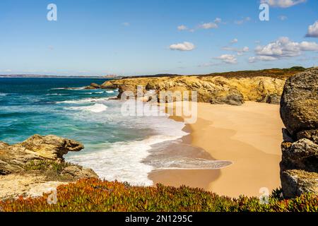 Riesiger Sandstrand namens Praia Grande de Porto Covo, Sines, Vicentina Route, Portugal, Europa Stockfoto