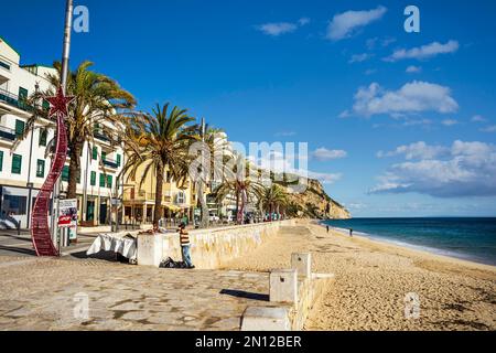 Sandstrände und Klippen von Sesimbra, Großraum Lissabon, Portugal, Europa Stockfoto