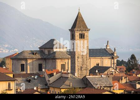 Morgenlicht mit Kirche San Vittore, Cannobio, Lago Maggiore, Piemont, Italien, Europa Stockfoto