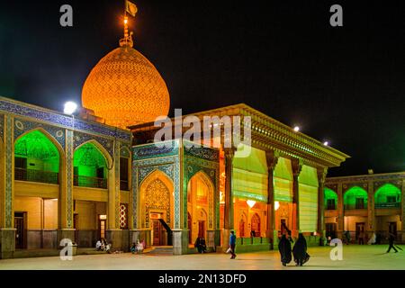 Pilger, Moschee und Mausoleum, Shah Cheragh, einer der wichtigsten Wallfahrtsorte der Schiiten im Iran, Shiraz, Shiraz, Iran, Asien Stockfoto