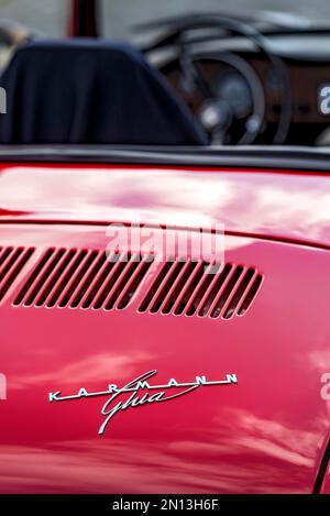 Schriftzug, Logo auf der Rückseite, Vintage Volkswagen VW Karmann-Ghia Typ 14, Cabriolet, Baujahr 1955 bis 1974, Lauterbach, Hessen, Deutschland, Europa Stockfoto