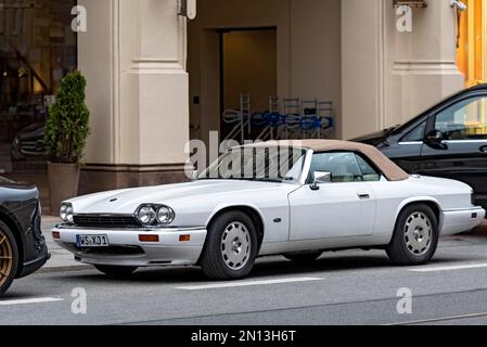 Geparkter Oldtimer Jaguar XJ-S V12 Cabrio, Baujahr 1988, Maximilianstraße, München, Oberbayern, Bayern, Deutschland, Europa Stockfoto