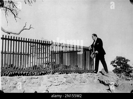 Italian opera singer Enrico Caruso visits the grave of Buffalo