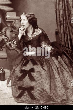 Harriet Beecher Stowe (1811-1896), amerikanische Autorin von Onkel Toms Hütte. (Foto c1862) Stockfoto