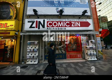 Geschäfte mit Anime-Themen in Akihabara, Tokio, Japan. Stockfoto