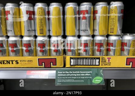 Datei Foto vom 01/05/2018 von Alkohol zum Verkauf in einem Edinburgh Supermarkt. Mehr als 100 Getränkehersteller haben der schottischen Regierung ein offenes Schreiben übermittelt, da sie weitere Beschränkungen der Alkoholwerbung in Betracht zieht. Ausgabedatum: Sonntag, 6. Februar 2023. Stockfoto