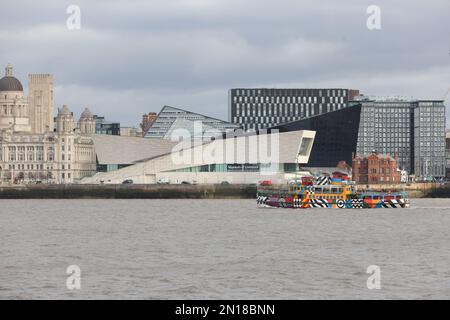 Allgemeiner Blick auf die Hafengebäude von Liverpool einschließlich Royal Liver Building, Museum of Liverpool, ACC Convention Centre, M&S Bank Arena, Großbritannien. Stockfoto