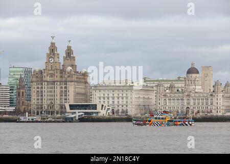 Allgemeiner Blick auf die Hafengebäude von Liverpool einschließlich Royal Liver Building, Museum of Liverpool, ACC Convention Centre, M&S Bank Arena, Großbritannien. Stockfoto