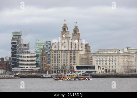 Allgemeiner Blick auf die Hafengebäude von Liverpool einschließlich Royal Liver Building, Museum of Liverpool, ACC Convention Centre, M&S Bank Arena, Großbritannien. Stockfoto