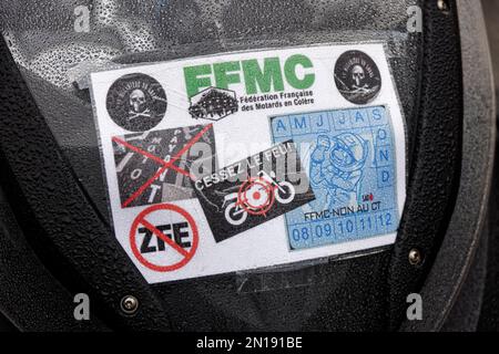 Paris, Frankreich. 4. Februar 2023. Vorführung von Motorradfahrern gegen technische Kontrolle und kostenpflichtiges Parken von motorisierten 2-Rädern in Paris am 4. Februar 2023. Stockfoto