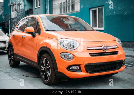 Fiat 500X oder Typ 334 ist ein von Fiat Chrysler Automobiles hergestelltes Crossover-Sport-Nutzfahrzeug mit Heckklappe Stockfoto