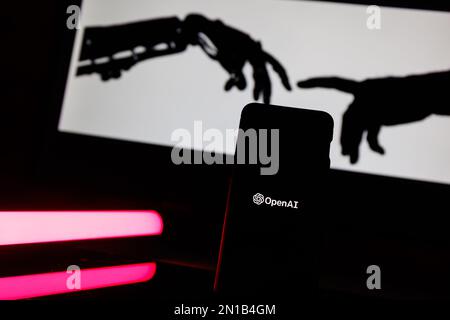 ChatGPT OpenAI-Logo auf Smartphone im futuristischen Hintergrund von konzeptioneller künstlicher Intelligenz Stockfoto