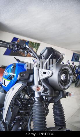 Lima, Peru 2023. Shop Yamaha, FZX Connected Motorrad ist im Yamaha Shop ausgestellt Stockfoto