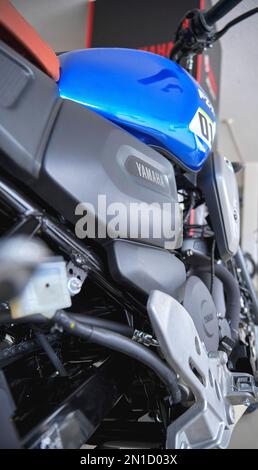 Lima, Peru 2023. Shop Yamaha, FZX Connected Motorrad ist im Yamaha Shop ausgestellt Stockfoto