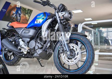 Lima, Peru 2023. Shop Yamaha, FZX Connected Motorrad ist im Yamaha Shop ausgestellt Stockfoto