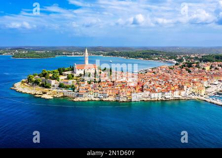 Rovinj, Kroatien. Luftaufnahme der Stadt an der Westküste der istrischen Halbinsel. Stockfoto