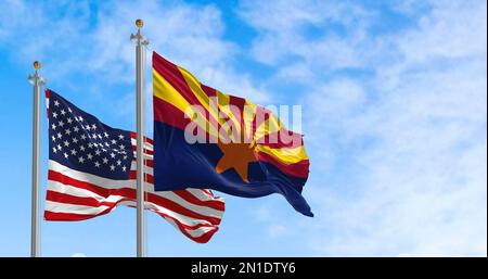 Die Staatsflagge von Arizona wackelt an klaren Tagen mit der Nationalflagge der Vereinigten Staaten von Amerika. Gewellte Textilien. 3D Abbildung. Stockfoto