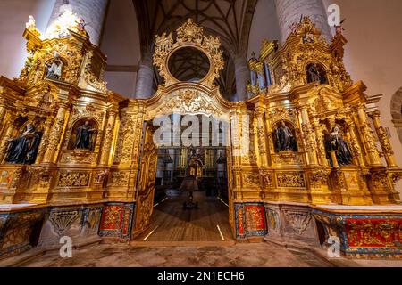 Goldener Eintritt zum Altar des Yuso-Klosters, UNESCO-Weltkulturerbe, Klöster von San Millan de la Cogolla, La Rioja, Spanien, Europa Stockfoto